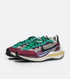 Nike Vaporwaffle sacai Villain Red Neptune Green